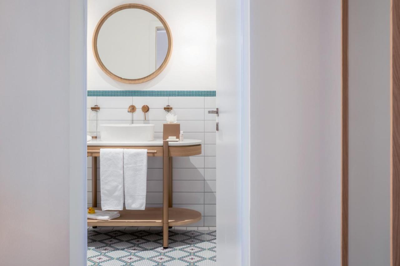 Deluxe Room,1558754923:JPEG
